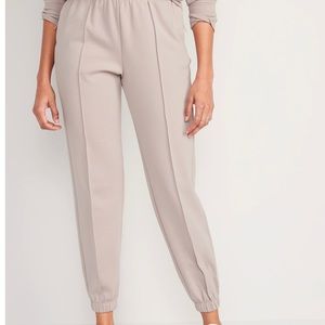 New with Tags Old Navy Dynamic Fleece High Rise 7/8 Ankle Pin-tucked Sweatpants